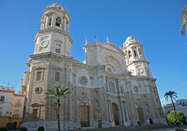 Guided Walking Tour in the Heart of the Medieval City of Cadiz
